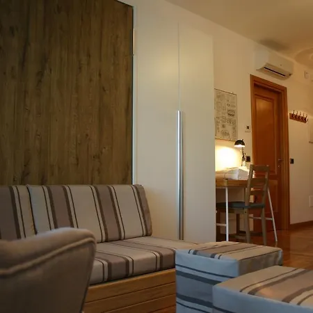Aldobrandeschi Studio-flat דירה
